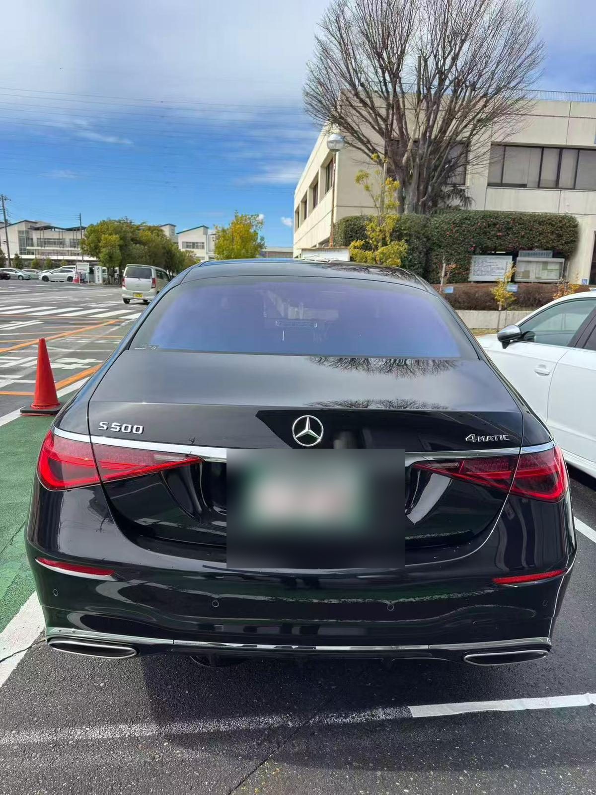 Mercedes-Benz S-Class — view 2