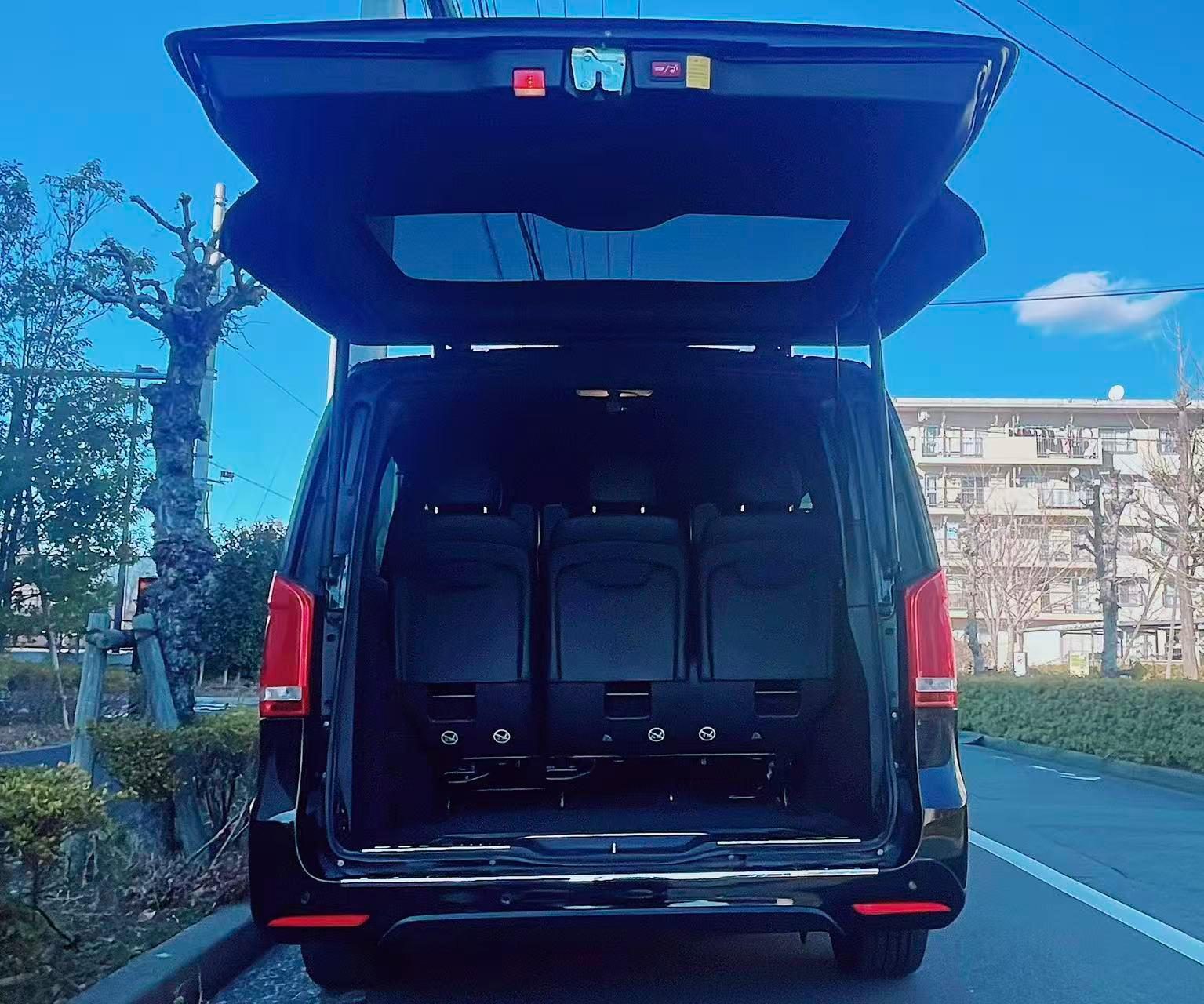 Toyota Hiace Grand Cabin — view 2